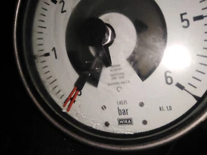 Druckmessgerät mit Kontakteinrichtung 233.50.160 Kont 821.33 Industrie Manometer - Picture 1 of 6