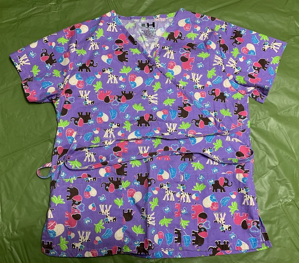 Blusa Médica Elefante/Cebra/Corazones Animales Medianos para Mujer Foto 1 de 4