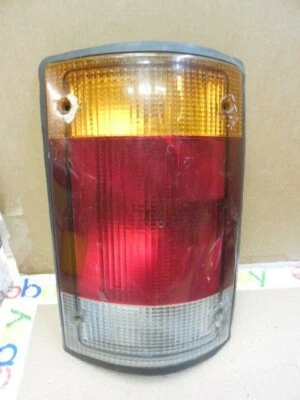 Luz trasera pasajero derecha Ford E-150 Ecoline 92-94 44ZH815 Foto 1 de 4