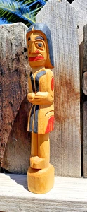 WATCHMAN - NWC Totempfahl - Yellow Cedar - handgeschnitzt und bemalt - signiert "DT" - Bild 1 von 8