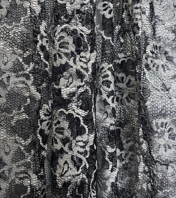 Tela de encaje floral blanco y negro de lujo - 1,5 yardas x 1 yarda, alta gama de alta costura Foto 1 de 4