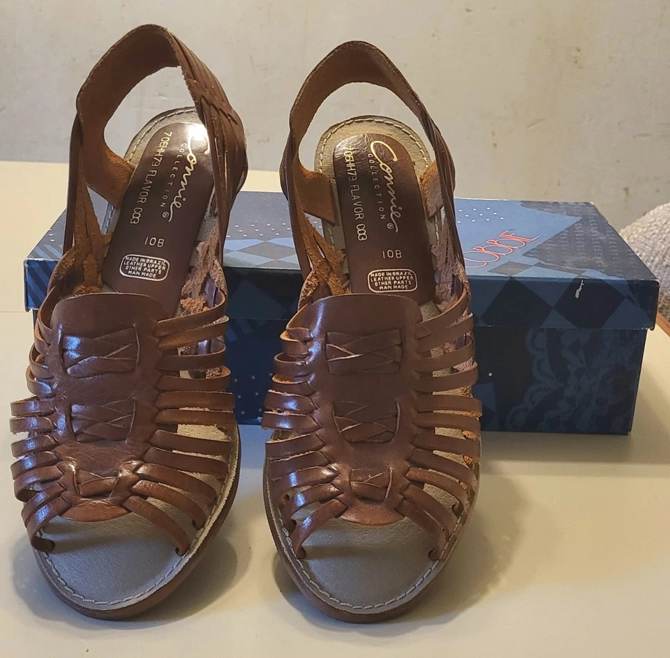 COLECCIÓN CONNIE SANDALIAS Cuero Superior Tostado con Tacón de Cuña de 2" Hechas en Brasil Foto 1 de 4