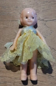 Muñeca de vestir de tul con volantes de plástico duro IRWIN 4,5" de colección años 50 con brazos articulados - Imagen 1 de 4