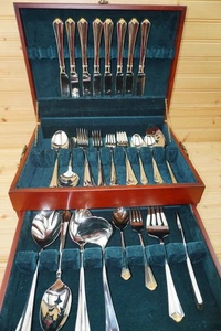 Oneida Heirloom Julliard Gold Accent 48 Pieces Service for 8 plus Serving EXCELL - Picture 1 of 10