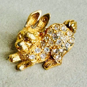 Vintage Avon Gold Tone Round Rhinestones Bunny Rabbit Pin - Picture 1 of 3