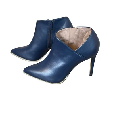 Botín Hadix para mujer BCBGeneration azul marino dorado detalle de cadena talla 6,5 sirena Foto 1 de 4