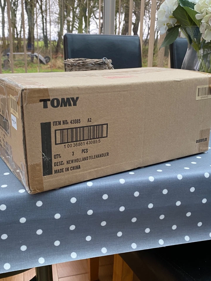 Britains Farm New Holland LM 7.4 sollevatore telescopico blu 1:32 scatola commerciale mai aperta rara - Immagine 1 di 4