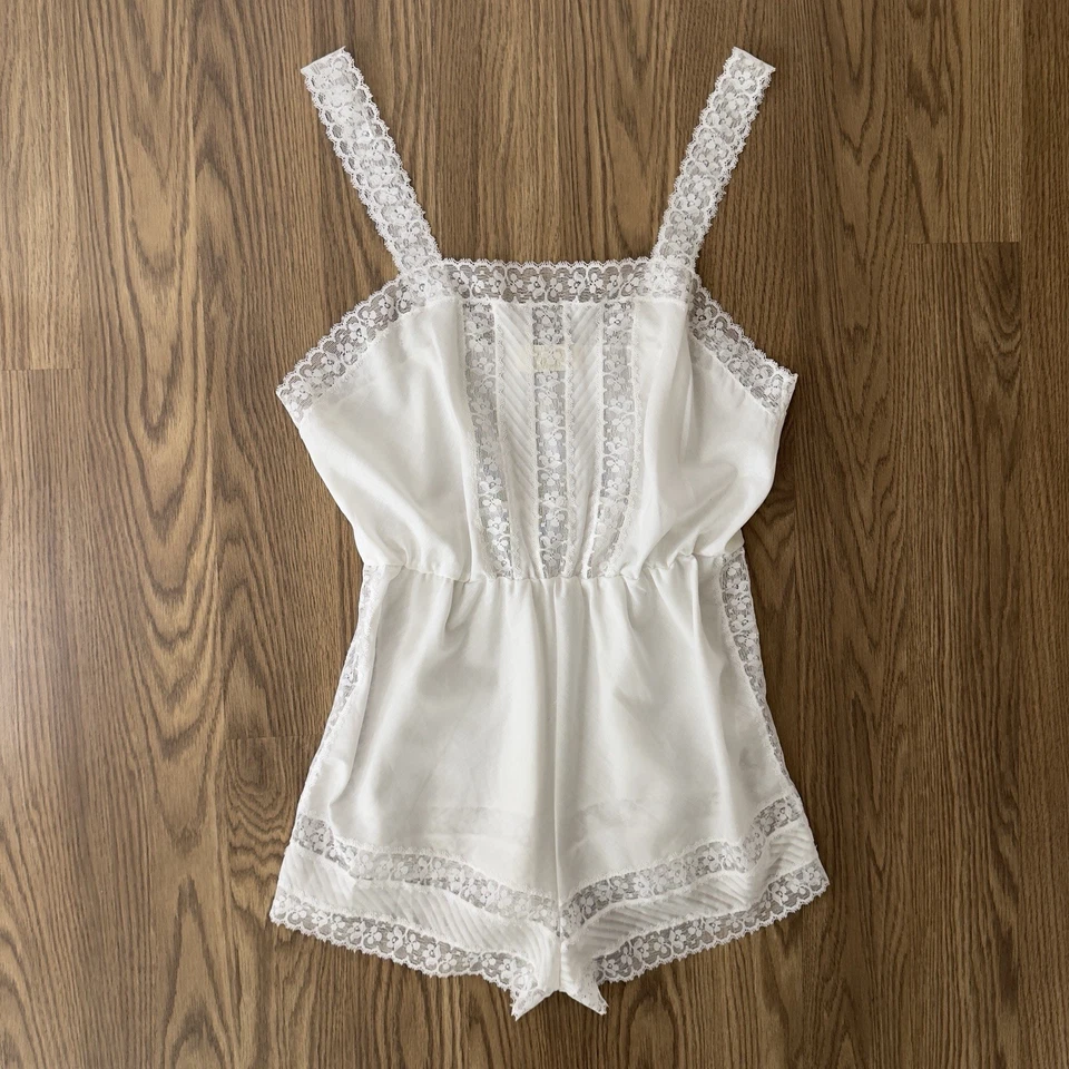 VTG La Femme De Vanity Fair Sleep Romper Womens L White Lace Cottagecore Dainty - Image 1 of 4