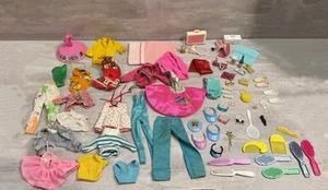 Lotto misto vestiti/accessori bambole Barbie vintage anni 80 - Foto 1 di 4