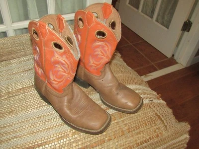 Botas occidentales Justin Stampede para niños color tostado y amanecer de cuero polvoriento punta cuadrada 2 D Foto 1 de 4