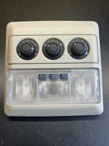 Land Rover LR3 2005-09 consola superior trasera con luz domo y HVAC B2 - Imagen 1 de 10