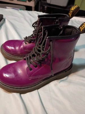 Bota con cordones Dr Martens Doc Martens niños charol púrpura Delaney 2 Foto 1 de 4