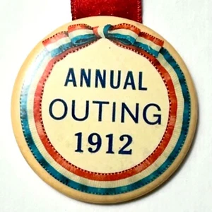 1912 Annual Outing Souvenir 1.75" Celluloid Mirror Lapel Pin - Imagen 1 de 3