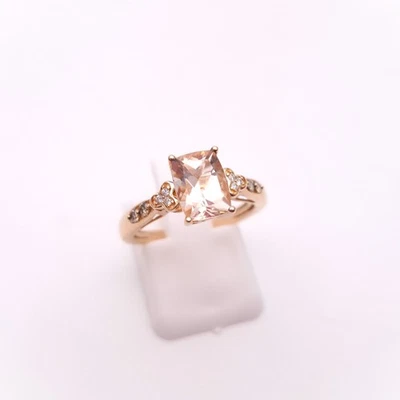 Anillo de oro rosa de 14 quilates con morganita y diamantes talla cojín Foto 1 de 4