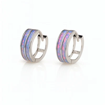 Pendientes de aro Huggie de ópalo púrpura de doble fila de oro blanco de 14k Foto 1 de 2