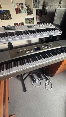 Teclado de piano digital de cola portátil Yamaha YPG-535 88 teclas $270 OBO Foto 1 de 4