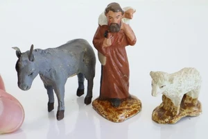Pequeñas figuras antiguas de belén francés de 2-1/4" de barro pastor burro y oveja - Imagen 1 de 8