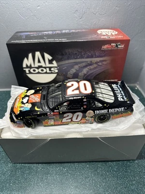 Mac Tools escala 1:24 2002 Tony Stewart #20 Home Depot nuevo en caja Grand Prix Foto 1 de 4