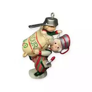 Hallmark Dusty and Smidgen The Merry Bakers 2006 Keepsake Christmas Ornament - Picture 1 of 2