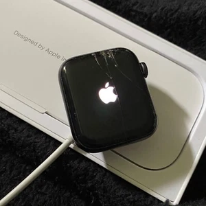 Apple Watch SE 1st Gen 44mm FOR PARTS SEE DESCRIPTION - Zdjęcie 1 z 8