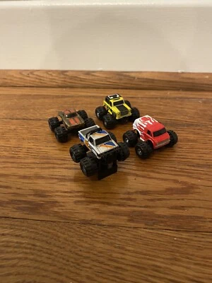 Lote De Colección MICRO MACHINES MONSTER TRUCK Galoob Van Flames Blazer Corvette Lote 4 Foto 1 de 3