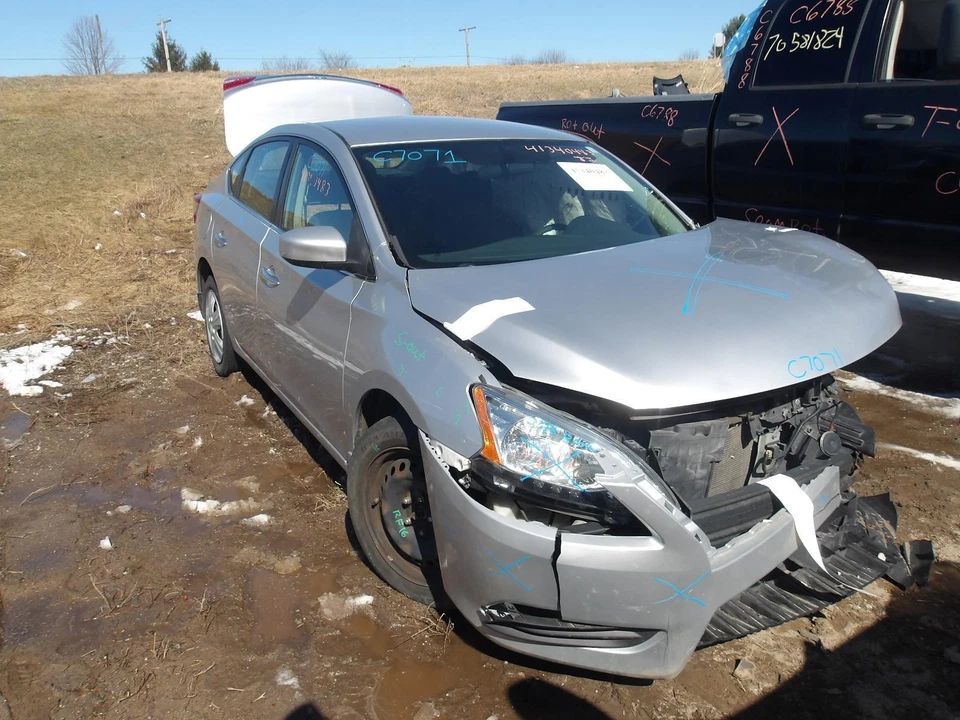 Used Front Right Lower Lower Control Arm Front fits: 2015 Nissan Sentra Front Ri Foto 1 de 4