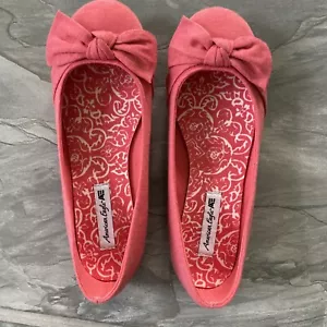 American Eagle Womens Shoes Size 5 1/2W Coral Fabric Upper Slip On Flats & Bow - Picture 1 of 6