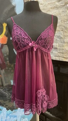 De colección Y2K Frederick's Of Hollywood Vino Encaje Transparente Floral Babydoll Lencería Top Pequeño Foto 1 de 4