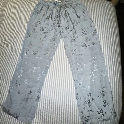Pantalones Raquel Allegra Talla 0 Mezcla Viscosa/Rayón Gris Estampado Floral Usados en Excelente Condición Foto 1 de 4