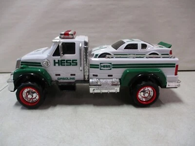 Camión de juguete Hess 2011 con auto de carreras Foto 1 de 4