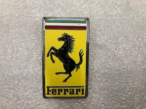 FERRARI 488, CALIFORNIA, F12, PARACHOQUES DELANTERO, LOGOTIPO, INSIGNIA, EMBLEMA, P/N 65394800 - Imagen 1 de 5