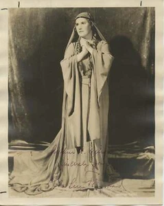 Flagstad, Kirsten. (1895–1962)Signed Photograph as Isolde - Picture 1 of 2