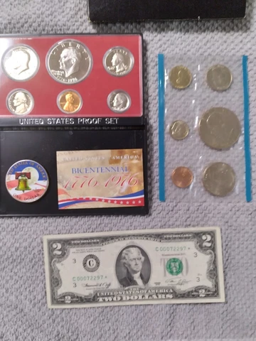 USA Bi-Centenial 1776-1976 silver and clad + 2 $ error bill star w low serial Cover