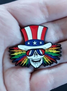 LAPEL PIN GREATFUL DEAD SKULL MOTORCYCLE CONCERT PIN FULLY LICENSED - Picture 1 of 7