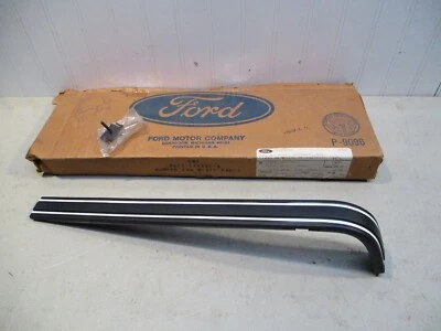 NOS 1976 1977 1978 FORD MUSTANG II PARACHOQUES TRASERO DERECHO ALMOHADILLA... NUEVO D6ZZ-17K831-A Foto 1 de 4