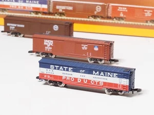 8205 Marklin Z-scale American Freight Three Box Car Set UP, Main, SP - Picture 1 of 3