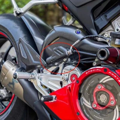 Tapa protectora de cubierta de bomba de freno trasera de fibra de carbono para DUCATI Panigale V4 S R V2 Foto 1 de 4