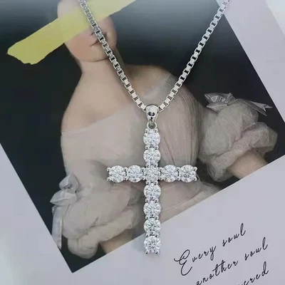 Colgante Cruz Diamante Creado en Laboratorio Corte Redondo 1C Chapado en Oro Blanco 14K Foto 1 de 4