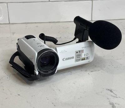 Canon Vixia HF R700 Camcorder Video Camera Bundle in White HD 57x Zoom Tested - Image 1 of 4