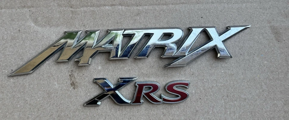 2003-2008 OEM cromado Toyota Corolla Matrix XRS emblema de porta-malas - Imagem 1 de 1