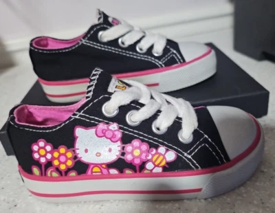 Zapatillas Sanrio Hello Kitty niñas infante talla 5 usadas excelentes condiciones Foto 1 de 4