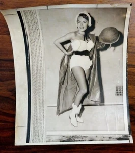 Terry Moore WW II Era USO or Studio Photo, Free Shipping - Picture 1 of 2