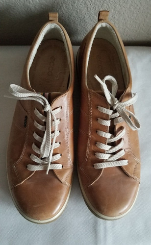 Sneakers in pelle marrone Ecco taglia 41. indossate uncee.