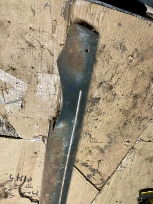 1953 Ford Crestline 2-door HT driver's side rear side glass garnish molding Foto 1 de 3