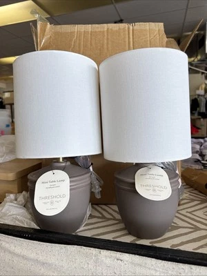 🚨NUEVAS🚨DOS lámparas de mesa de cerámica de umbral - 13 3/4” de alto - ¡NUEVAS selladas hermosas! Foto 1 de 3