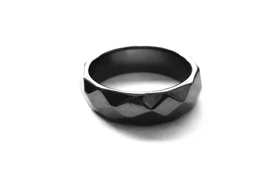 ANILLO DE PIEDRAS PRECIOSAS ESTILO BANDA FACETADA HEMATITA Talla 7.5 NUEVO *USA* Foto 1 de 4