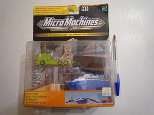 * * Micro Machines Stunt Boat + Cadillac Cadzilla Custom 2001 - NEW * * - Picture 1 of 2