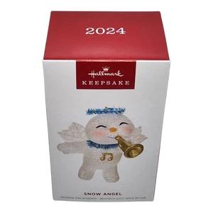 2024 Sello Ángel de Nieve Muñeco de Nieve Tocando Trompeta Recuerdo Adorno de Navidad NUEVO - Imagen 1 de 5