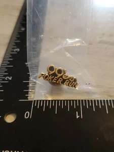 1999 99ers Poker Run Motorrad Sammler Anstecknadel Screwback NK - Bild 1 von 2