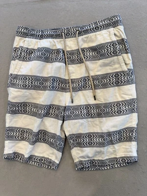 Pantalones Cortos American Eagle Para Hombre Pequeños Estampado Tribal Cintura Elástica Foto 1 de 4